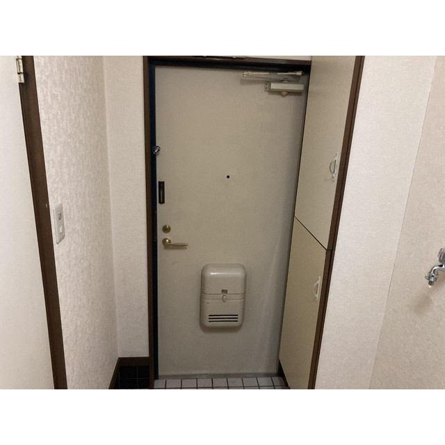 藤原町マンションの玄関