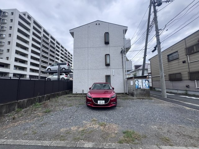 ヴァンベール三鷹の駐車場