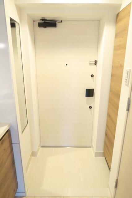 レガリス池尻大橋の玄関|収納もある玄関です