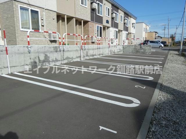 クレイトンヒルズ興津の駐車場