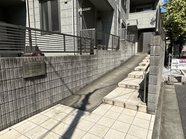 レックスヒル哲学堂のエントランス