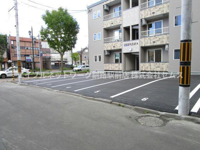 cherie FLEUR A（シェリーフルールA）の駐車場