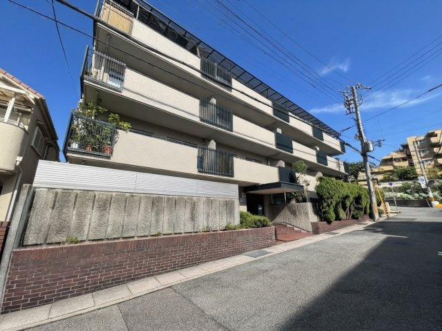住吉川ダイヤハイツの外観|鉄筋コンクリート造りで重厚感のある外観です。