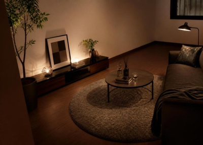 【寝室】 | グランセリーナ | 主寝室としてもおすすめの洋室です。全室クロス張替えや建具交換を行う内装リフォームが施される予定となっており、快適な睡眠環境を整えられます。南側からの心地よい光を感じながらリラックスして過ごせます。
