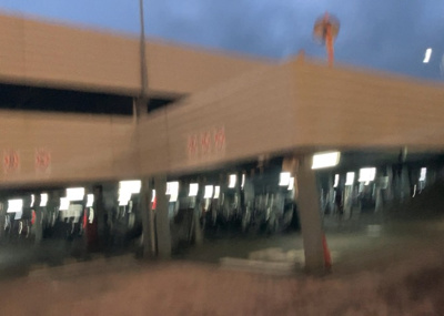 【駐車場】 | グランセリーナ | 敷地内にある自走式・平面駐車場です。出入りがしやすく日常の車出しも快適に行えます。月額費用などの維持管理に関する詳細や空き区画につきましては、お問い合わせいただいた際にご案内をさせていただきます。
