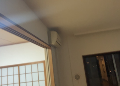 【冷暖房・空調設備】 | グランセリーナ | 快適な室内環境を整える空調設備用のダクトや配管設備です。２０２６年１１月完了予定のリフォーム工事では配管更新も行われるため、見えない部分のインフラ設備も刷新され、長く安心して生活していただけます。
