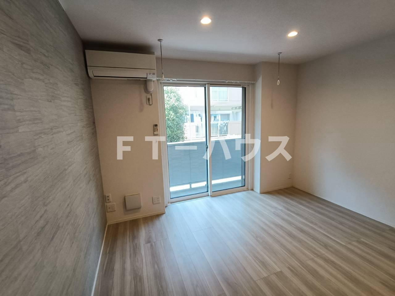 East Side Residence 2の居間・リビング