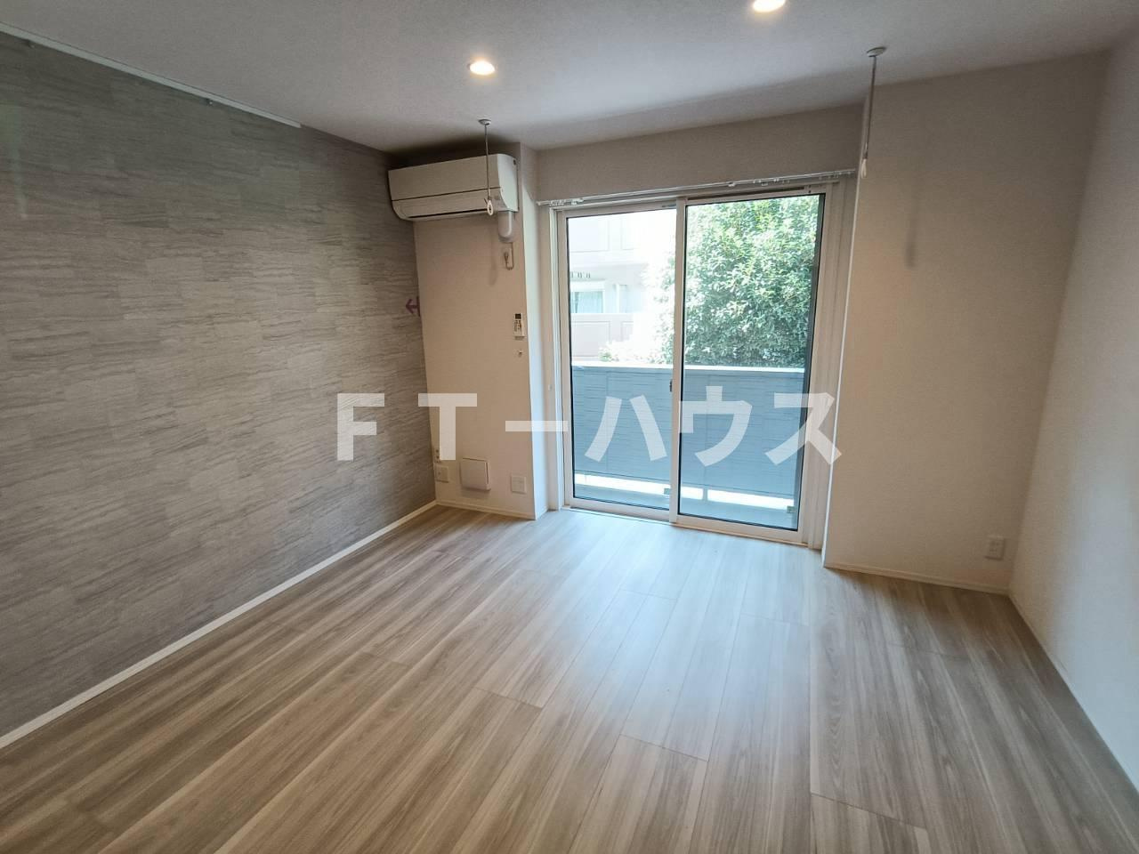 East Side Residence 2の居間・リビング