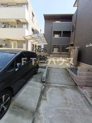 East Side Residence 2の駐車場