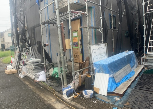 【前面道路含む現地写真】 | お持ちの車種によっては前面道路が広い方が便利でしょう。しかし、前面道路が広ければその分交通量が多くなるため、騒音などが気になる場合があります。実際に現地を見学し、周辺交通量や騒音などを確認しましょう！