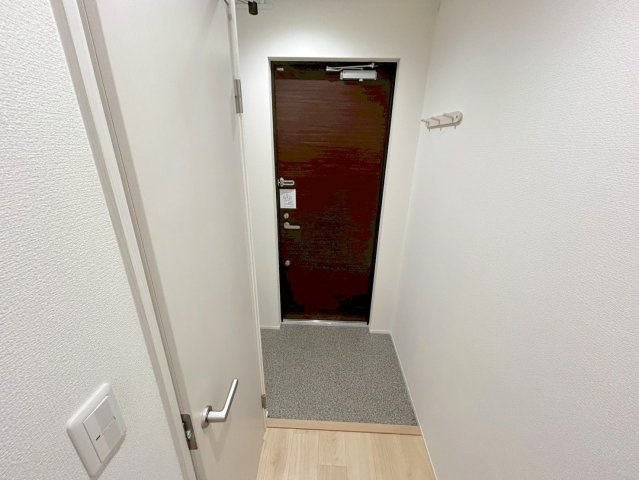 震雲マンションの玄関