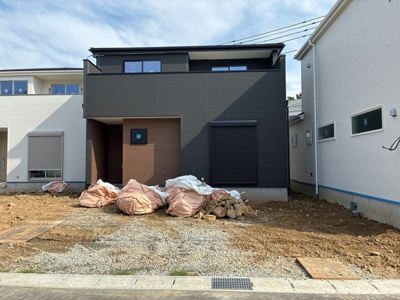 【外観】 | 豊橋市高洲町 新築一戸建て 2号棟 | 現在建築中の外観画像です。ご内覧は同じメーカーの完成物件へご案内いたしますので、いつでもご相談ください！