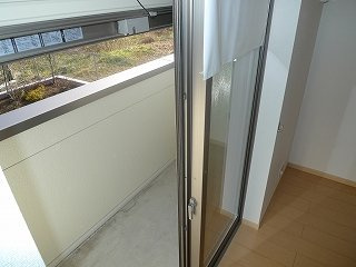 ポラリスⅡのバルコニー|暖かな日差しのふりそそぐバルコニー