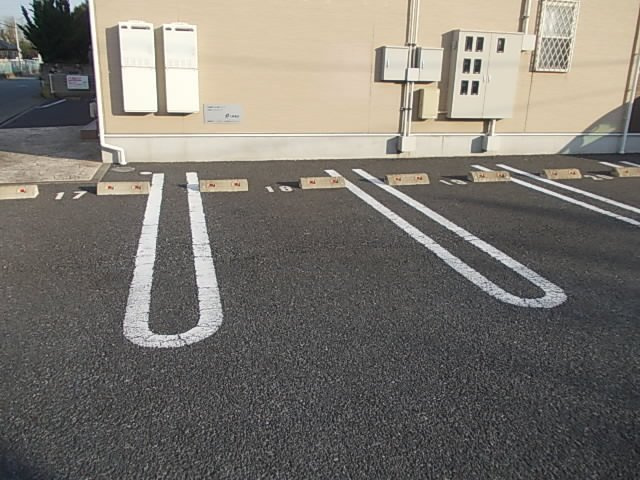 プレッソ前野　Ⅰの駐車場|車をお持ちの方に嬉しい駐車場付きの物件です