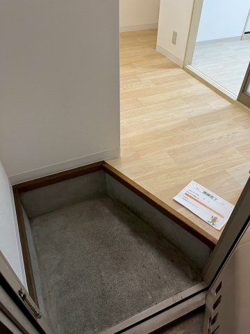 エヌ・ケイ・ハイツの玄関|退去前につき別のお部屋の写真です。