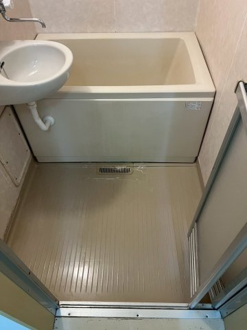 エヌ・ケイ・ハイツの浴室|退去前につき別のお部屋の写真です。