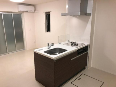 【居間・リビング】 | アヴニール | 角部屋窓有り