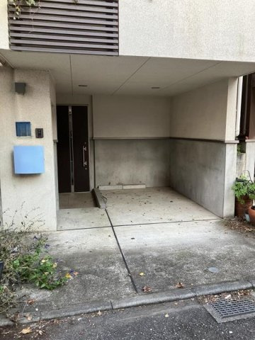 大久保戸建の駐車場