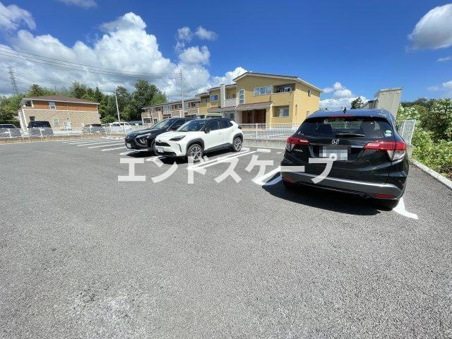 ノアエストの駐車場|高崎、前橋エリアのお部屋探しはエンドスケープまで！お客様の理想お聞かせ下さい♪