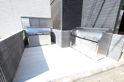 敷地内ごみ置き場♪