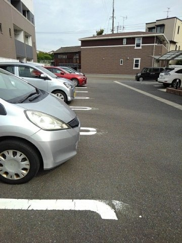 シャングリラⅠの駐車場