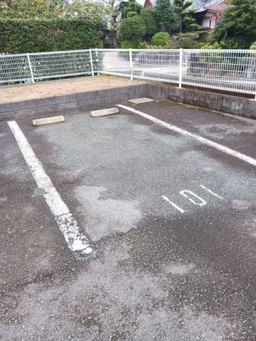 アーバンリームの駐車場