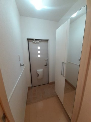 アヴェニール参番館の玄関