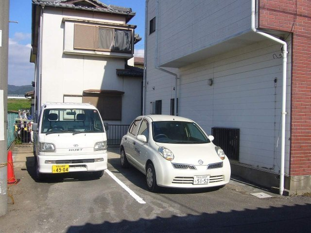 有本アパートの駐車場