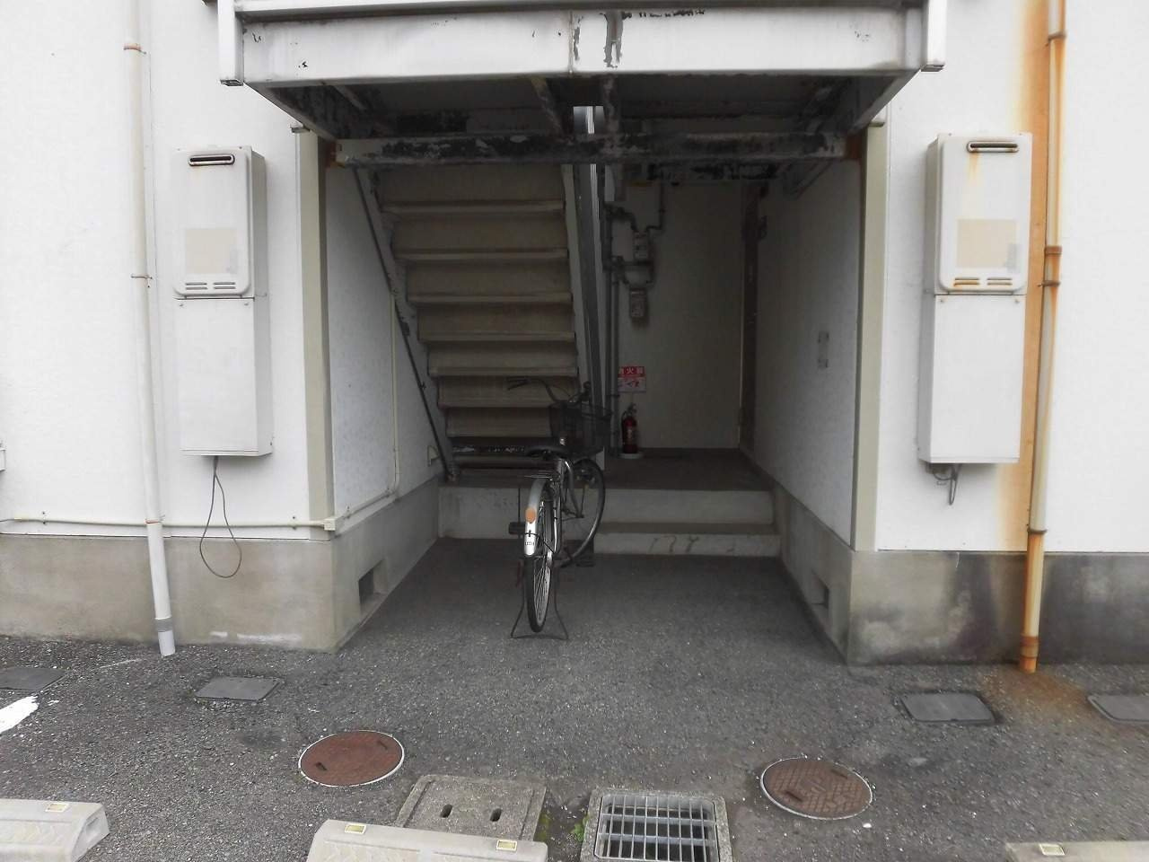 プレジール榎原のエントランス