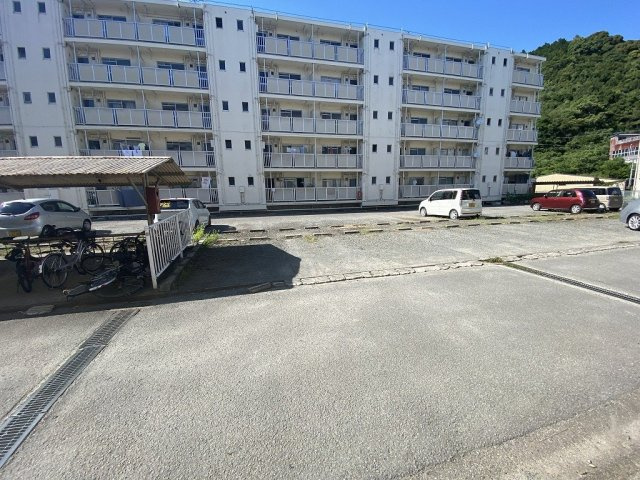 パーク海南Ⅱの駐車場