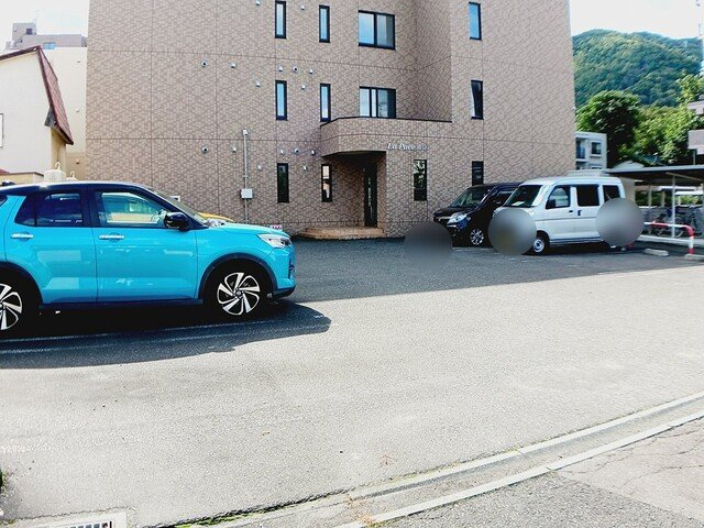 ラパーチェ山鼻の駐車場