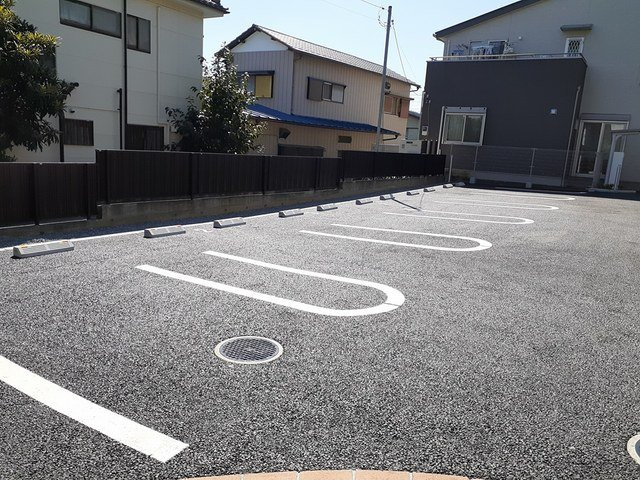 カルム・コリーヌの駐車場