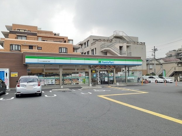 イーストレジデンスⅡの周辺|ファミマ　さいたま鈴谷4丁目店まで300m
