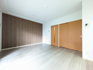 リビング10帖。南西向きの明るいお部屋です。