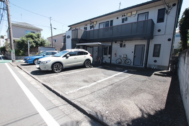 ★敷地内駐車場★（空き状況・使用料等詳細はご確認下さい）