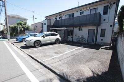 ★敷地内駐車場★（空き状況・使用料等詳細はご確認下さい）