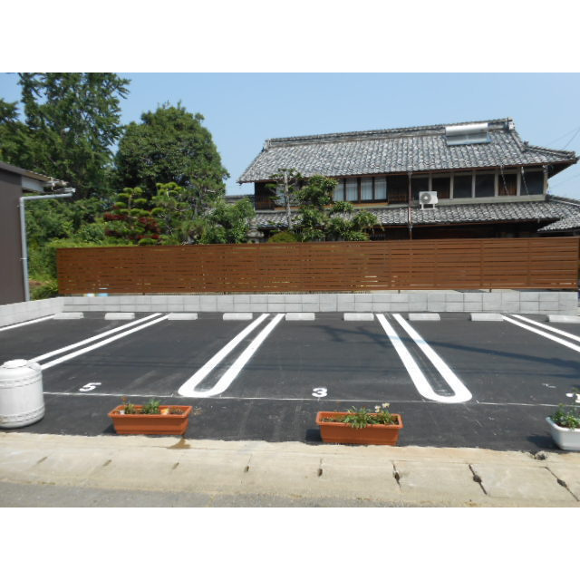岐阜市江崎南の駐車場の外観