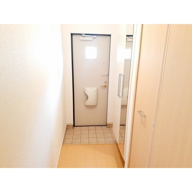 ブライトフリーデＡの玄関