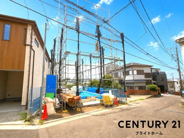 横浜市旭区二俣川２丁目の新築一戸建の前面道路含む現地写真|現在建築中の為、同仕様物件のご案内をさせて頂きます。
お車でご自宅まで送迎承ります。
