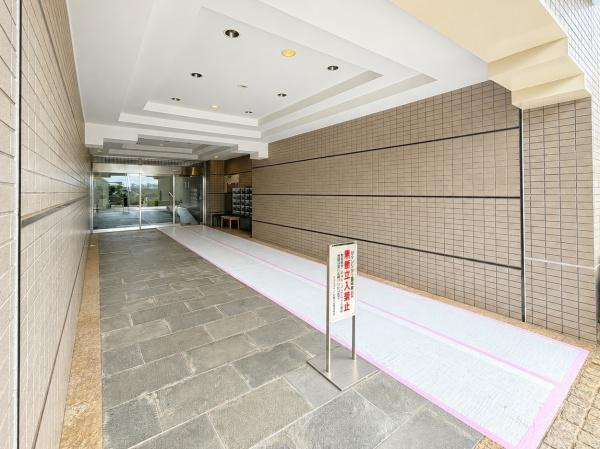 グランフォルム藤が丘のエントランス|エントランスにはオートロックがついており、防犯面も安心！
清掃も行き届いています

