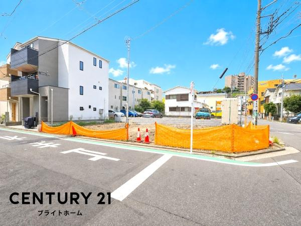 横浜市磯子区丸山２丁目の新築一戸建の前面道路含む現地写真|陽当りの良さが伝わります。
是非一度、現地へ起こしください。


