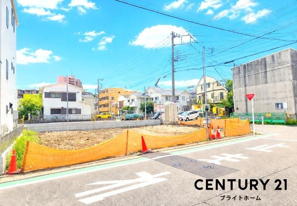 横浜市磯子区丸山２丁目の新築一戸建の前面道路含む現地写真|前面道路が広いので、安心して駐車可能です！
是非現地へお越しください。
