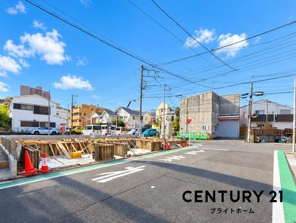 横浜市磯子区丸山２丁目の新築一戸建の前面道路含む現地写真|陽当りの良さが伝わります。
是非一度、現地へ起こしください。

