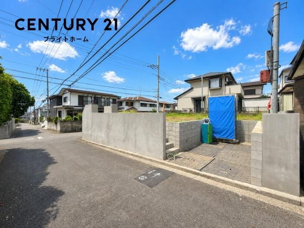 横浜市緑区三保町の新築一戸建の前面道路含む現地写真|陽当りの良さが伝わります。
是非一度、現地へ起こしください。

