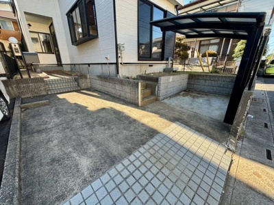 【駐車場】 | 【24日(土)・25日(日)見学可】越谷市七左町1丁目 | 車庫入れもしやすいスペースがございます♪