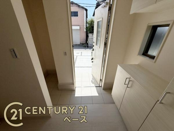 リーブルガーデン菅原町 １号棟 ／新築一戸建の玄関|■現地撮影写真■すっきりと広々とした玄関が家族やお客様を迎えてくれます！