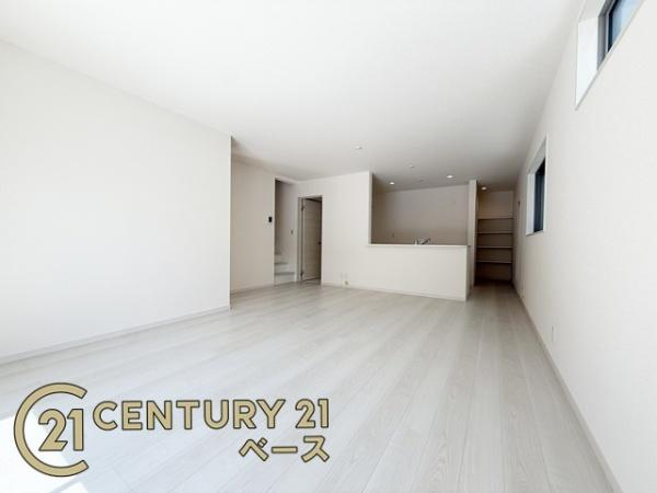 リーブルガーデン菅原町 １号棟 ／新築一戸建の居間・リビング|■ご家族でくつろいでいただける広々としたリビングです！