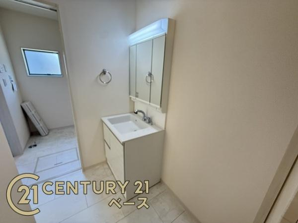 リーブルガーデン菅原町 １号棟 ／新築一戸建の独立洗面台|■現地撮影写真■洗面スペースも広々！