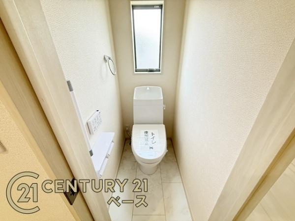 リーブルガーデン菅原町 １号棟 ／新築一戸建のトイレ|■現地撮影写真■ウォシュレット付きのお手洗いです！