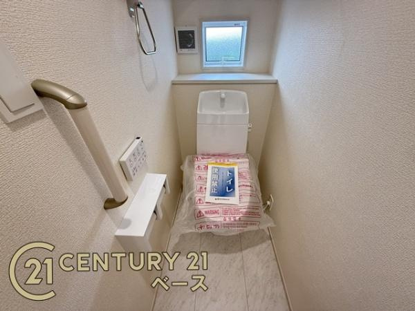 奈良市あやめ池南２丁目 ２号棟 ／新築一戸建のトイレ|■現地撮影写真■１・２階ともに綺麗なお手洗を完備！